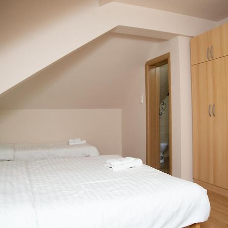 Motel Imperija Ub Екстер'єр фото