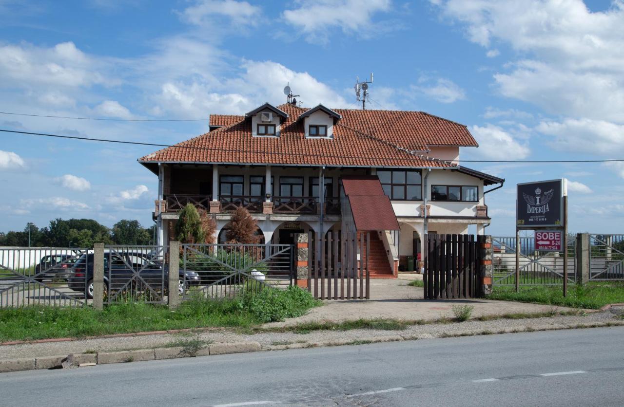 Motel Imperija Ub Екстер'єр фото