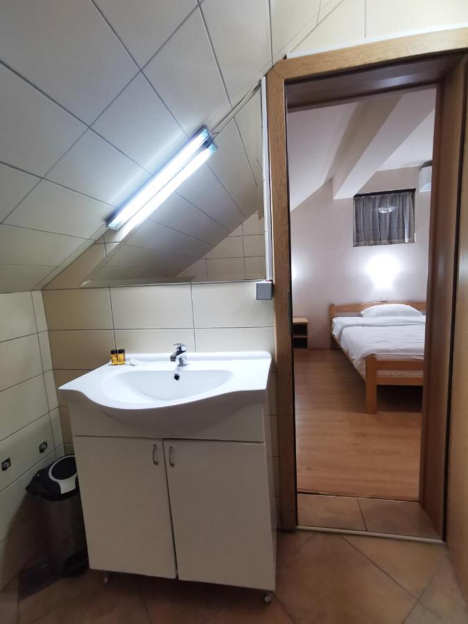 Motel Imperija Ub Екстер'єр фото