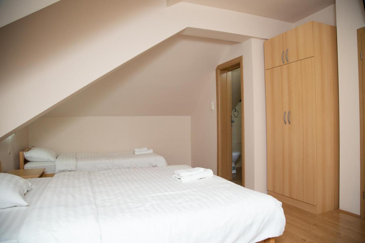 Motel Imperija Ub Екстер'єр фото