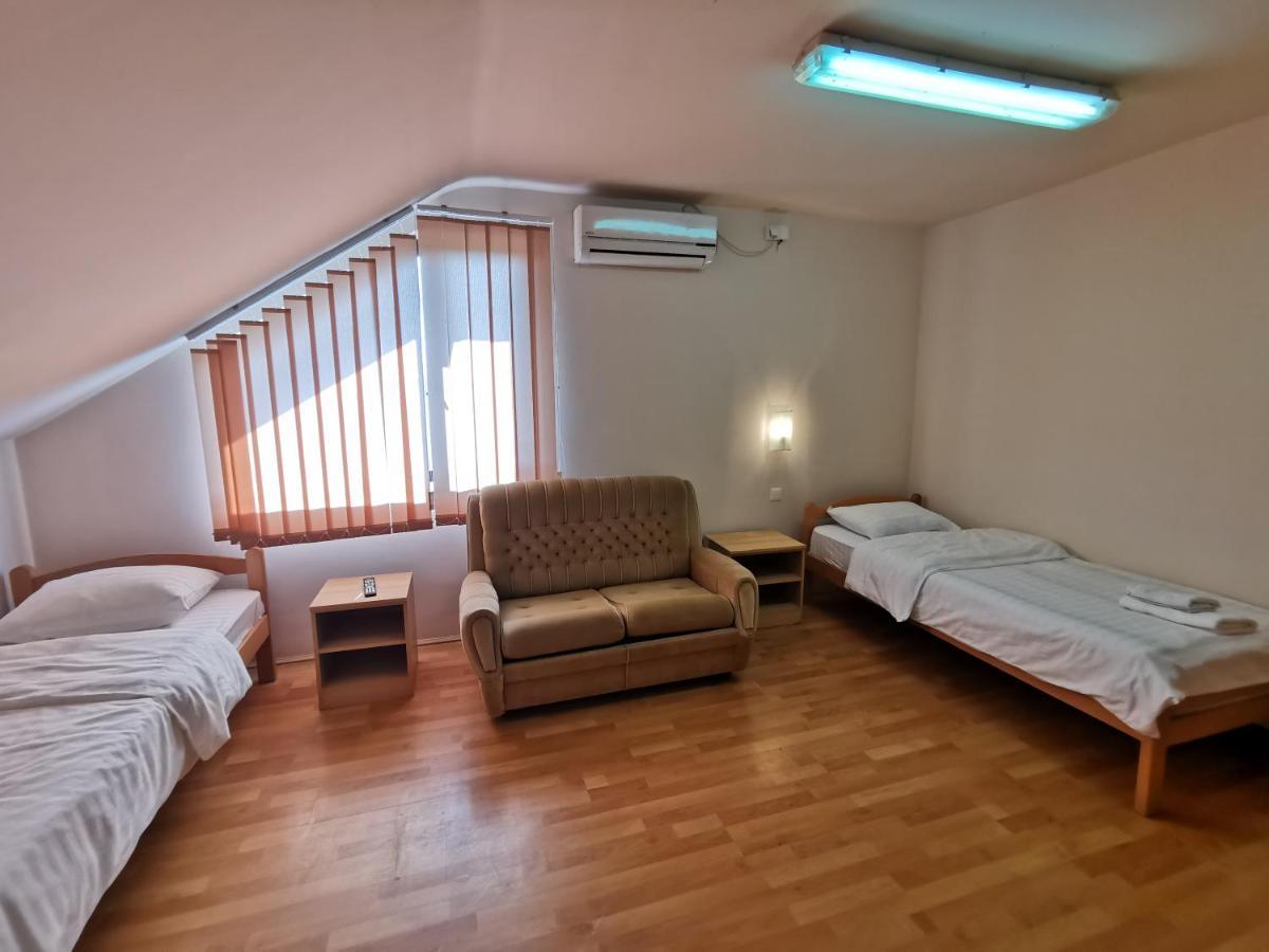 Motel Imperija Ub Екстер'єр фото