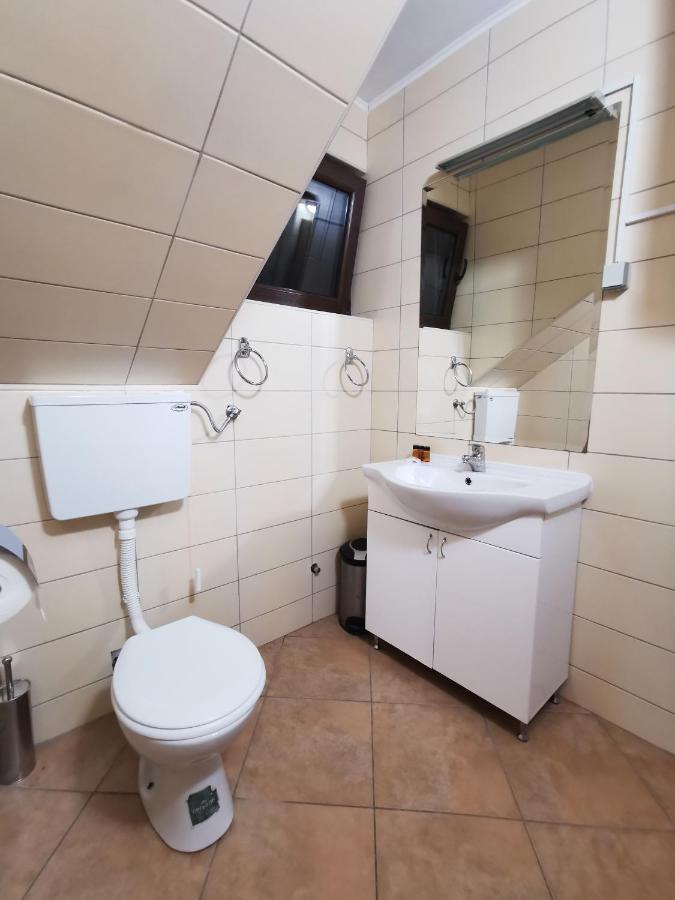 Motel Imperija Ub Екстер'єр фото