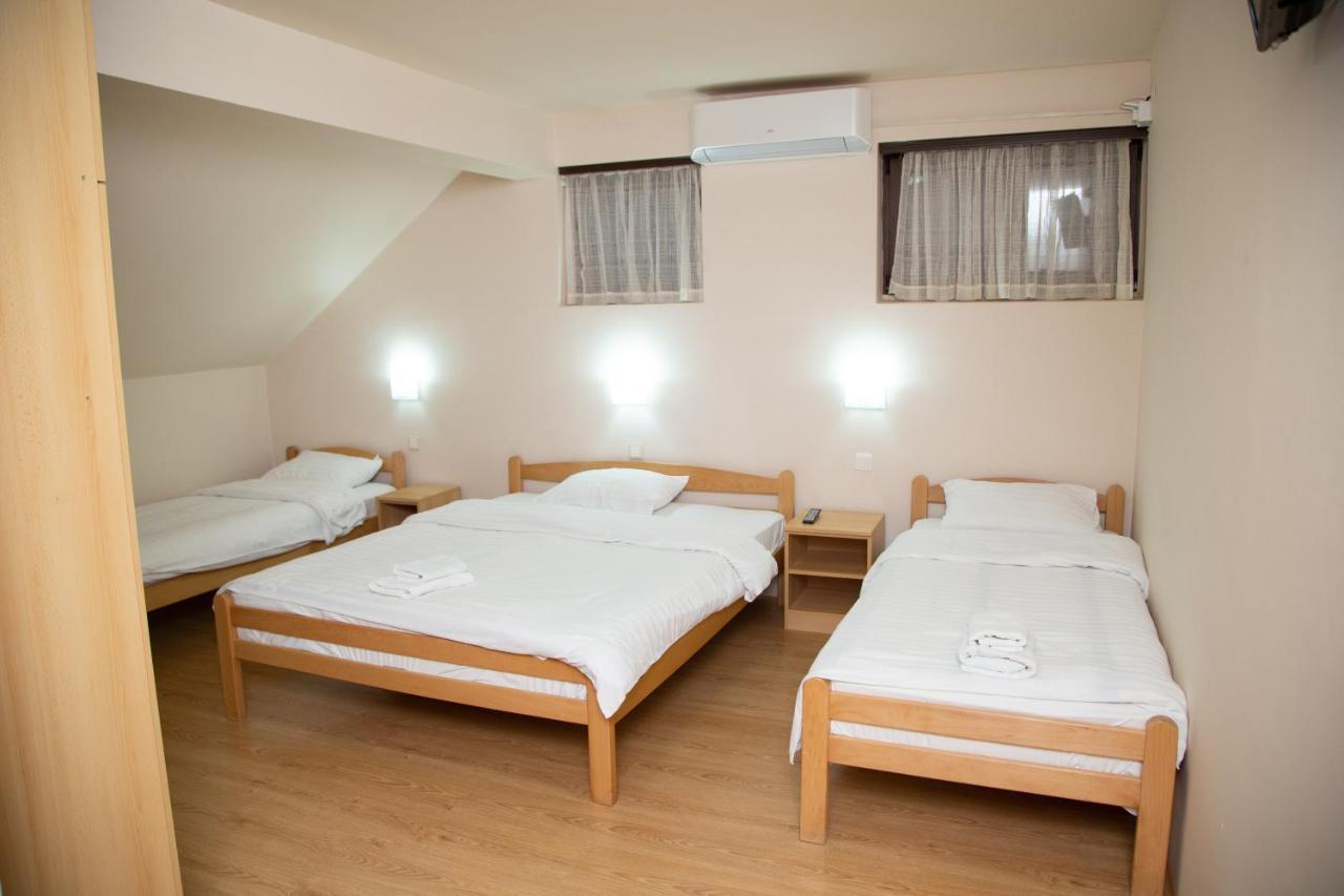 Motel Imperija Ub Екстер'єр фото