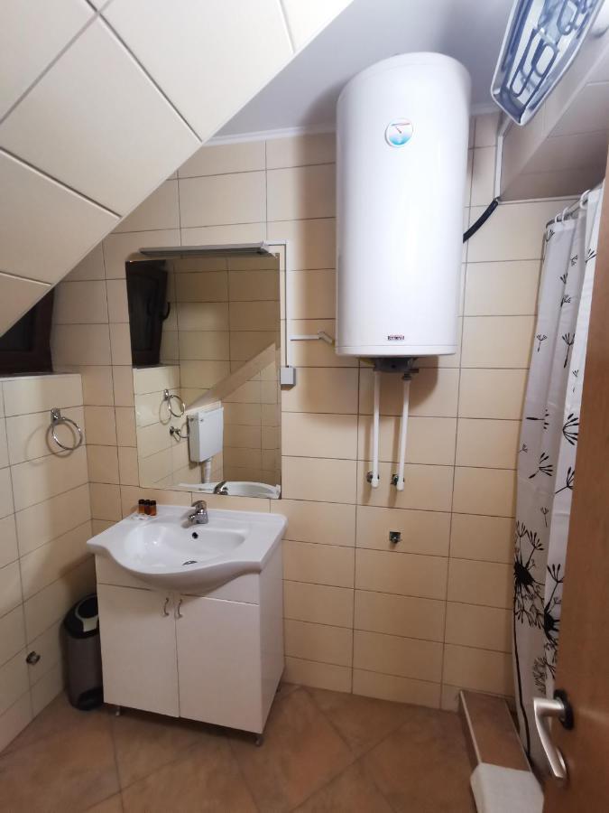 Motel Imperija Ub Екстер'єр фото