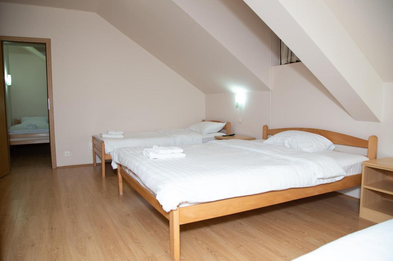 Motel Imperija Ub Екстер'єр фото