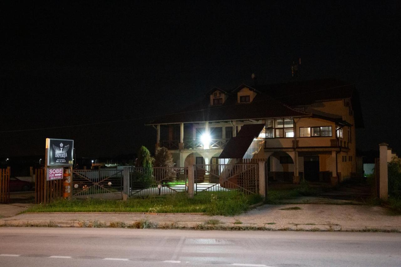 Motel Imperija Ub Екстер'єр фото