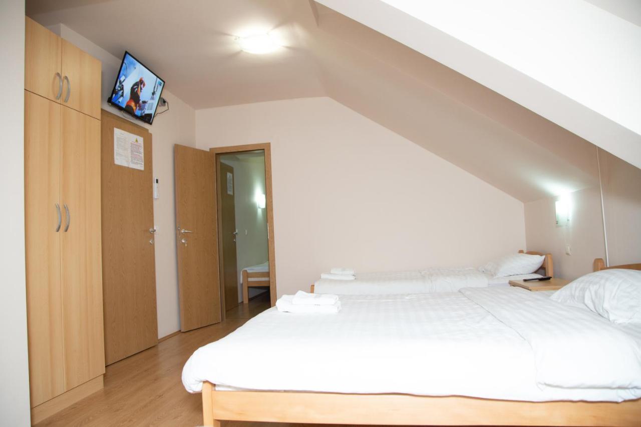 Motel Imperija Ub Екстер'єр фото